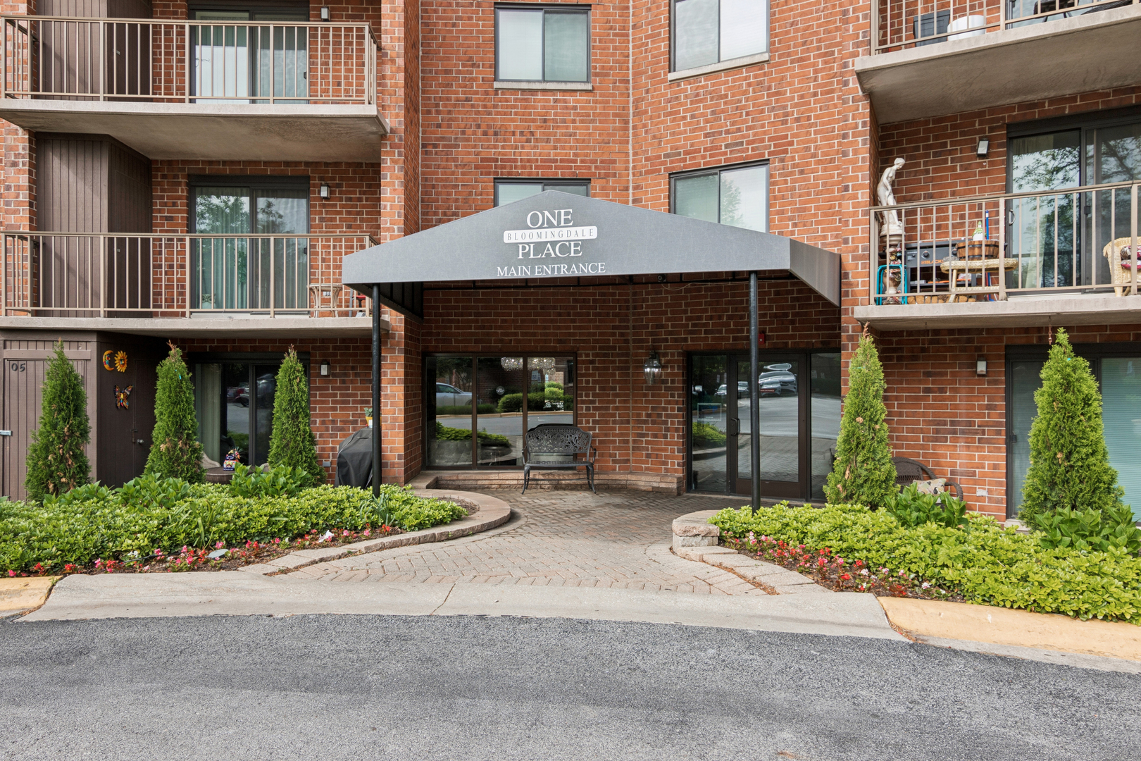 1 Bloomingdale Place #220, Bloomingdale, IL 60108