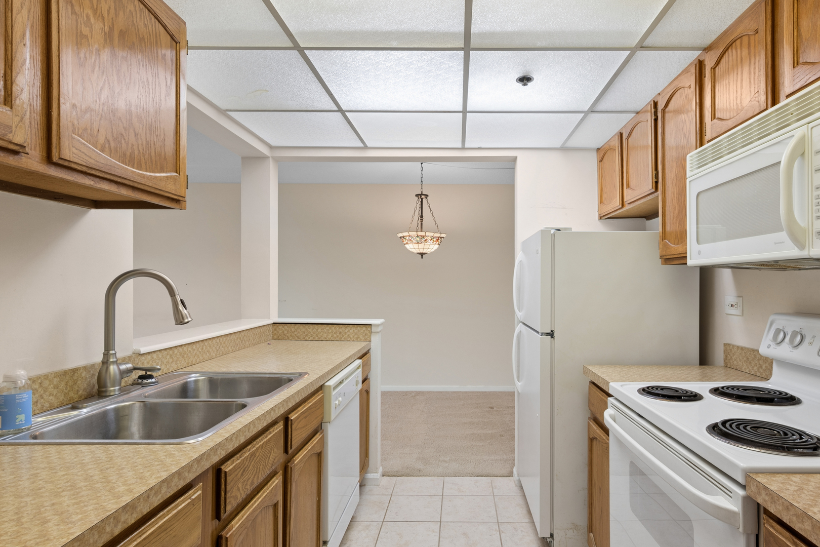 1 Bloomingdale Place #220, Bloomingdale, IL 60108