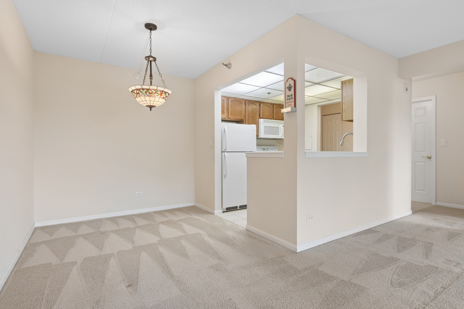 1 Bloomingdale Place #220, Bloomingdale, IL 60108