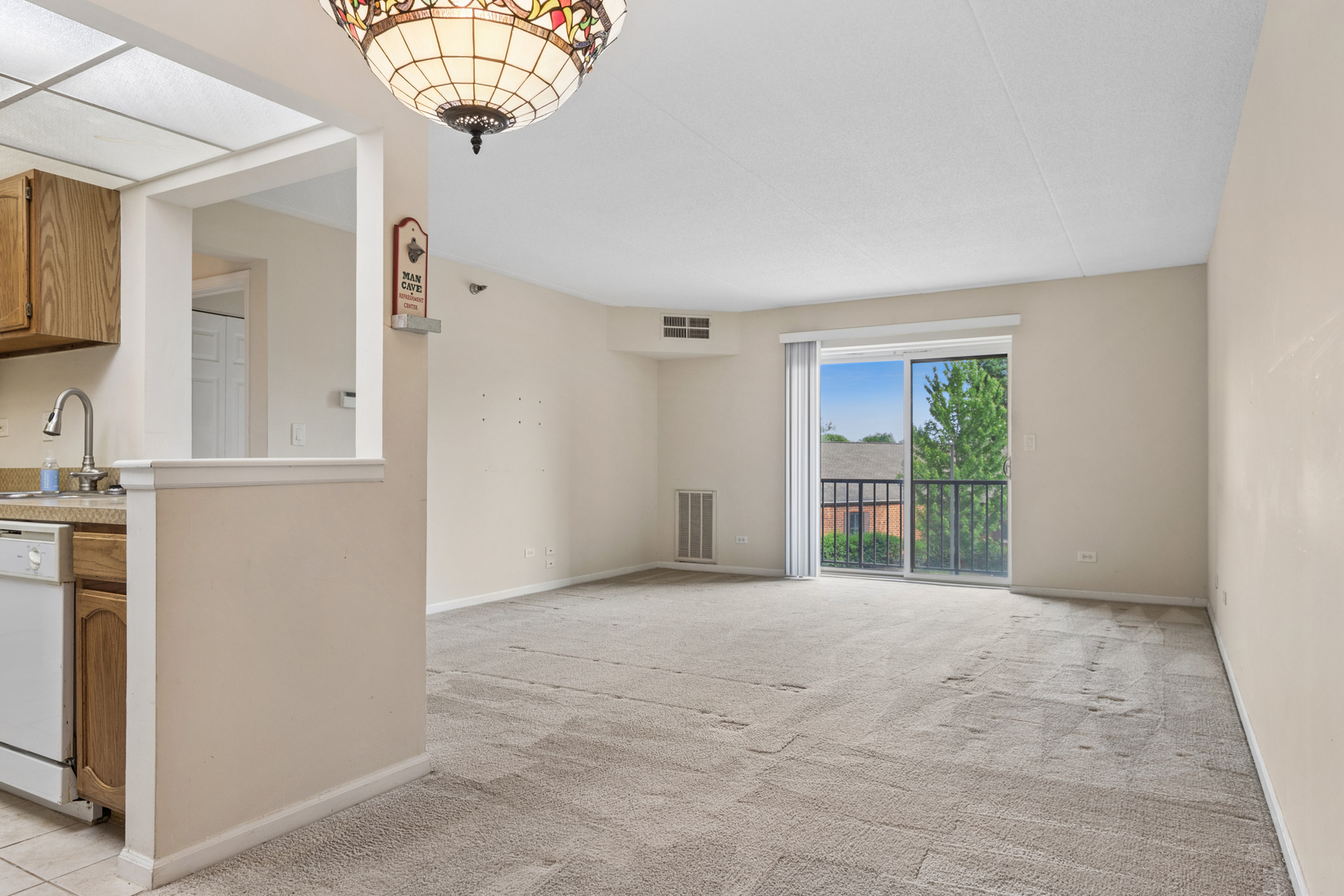 1 Bloomingdale Place #220, Bloomingdale, IL 60108