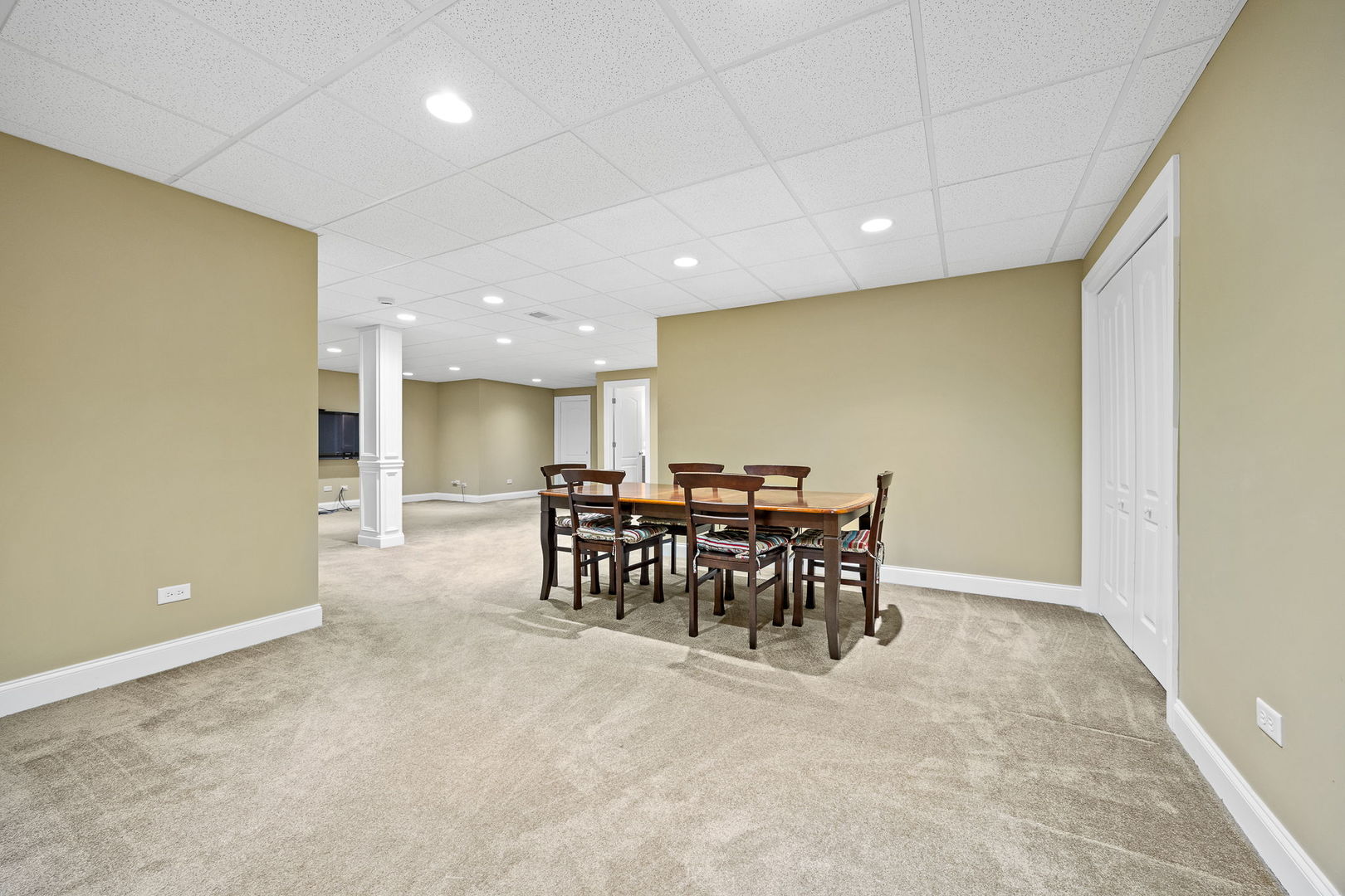 25831 Meadowland Circle, Plainfield, IL 60585