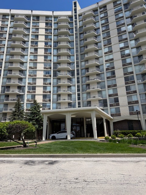 40 N Tower Road #11K, Oak Brook, IL 60523