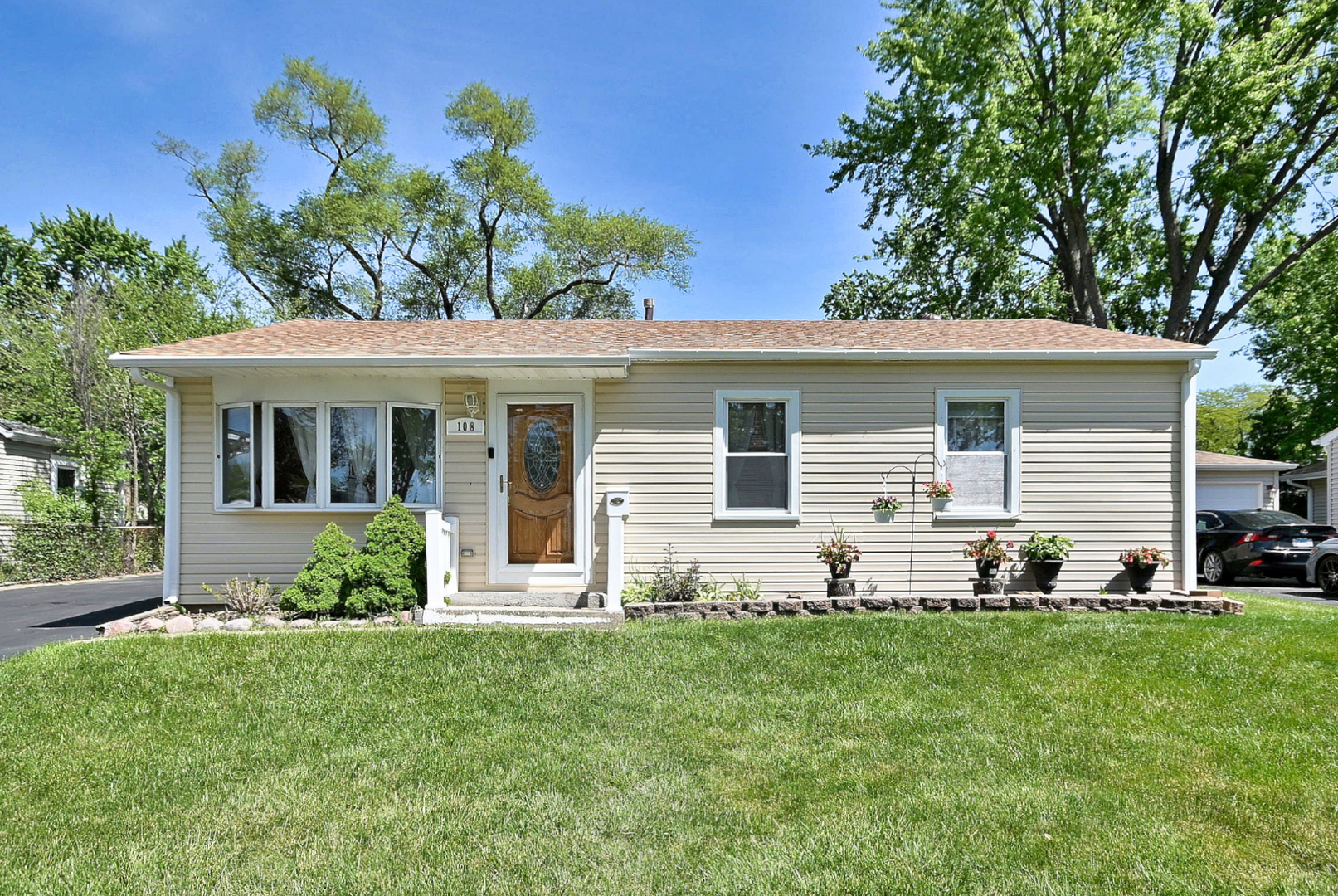 108 Cedar Circle, Streamwood, IL 60107