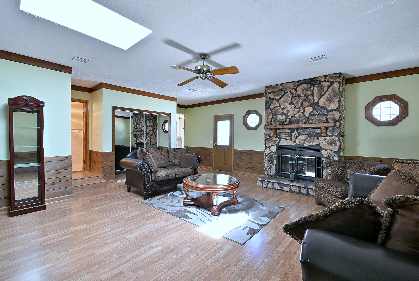108 Cedar Circle, Streamwood, IL 60107