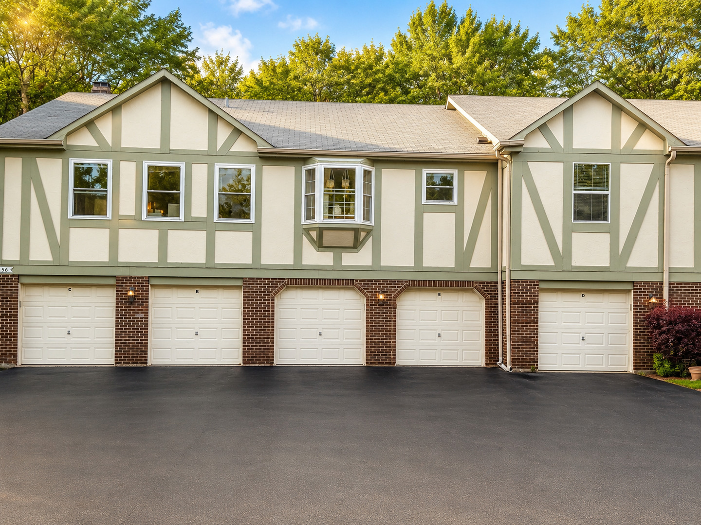 156 W Golf Road #E, Libertyville, IL 60048