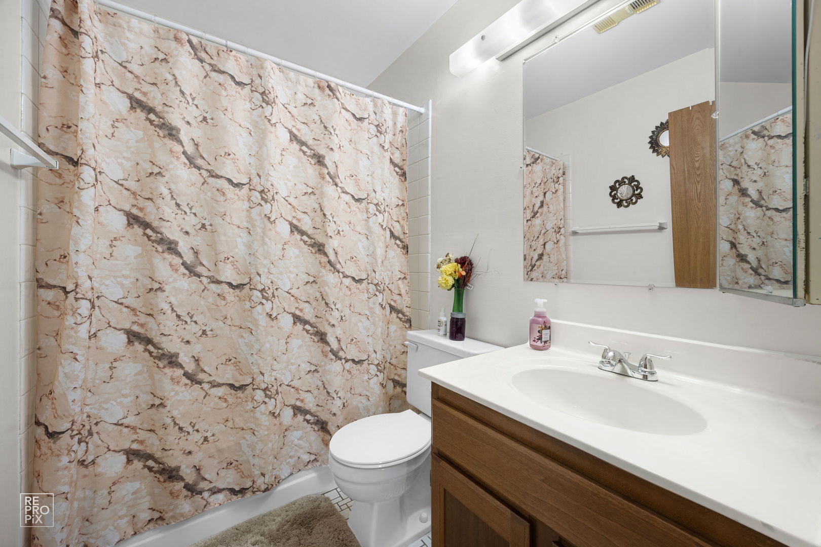 156 W Golf Road #E, Libertyville, IL 60048