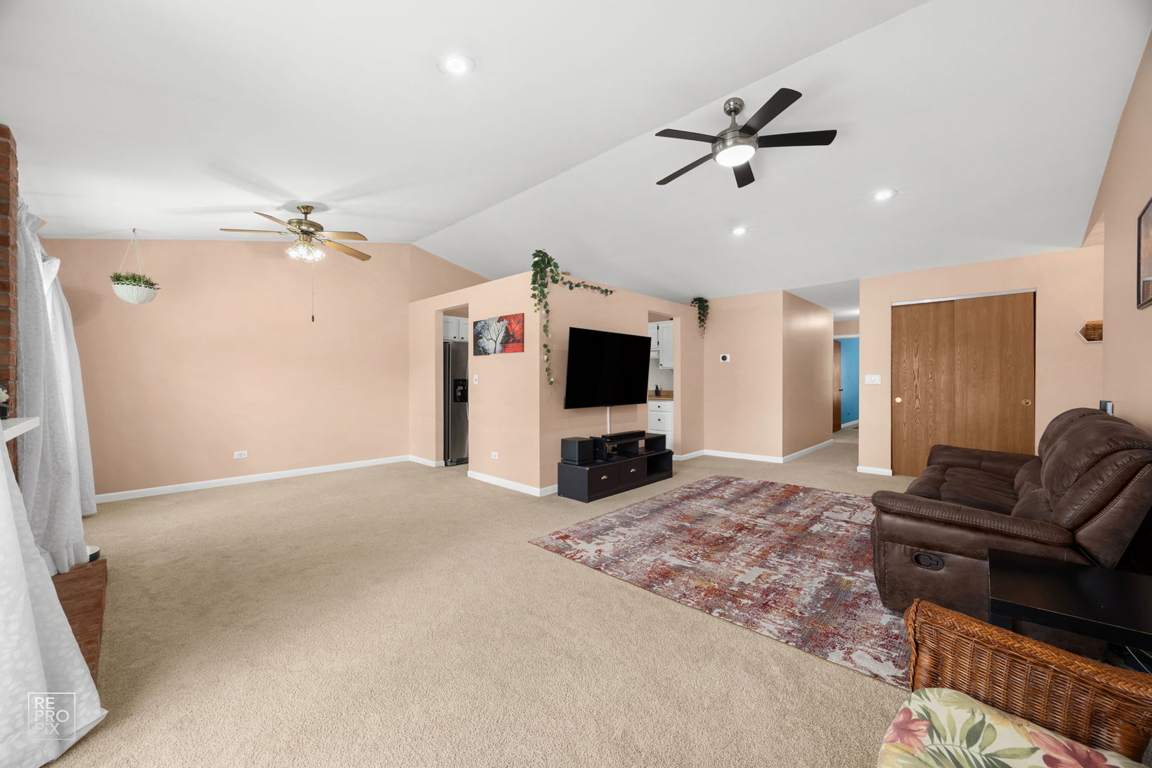 156 W Golf Road #E, Libertyville, IL 60048