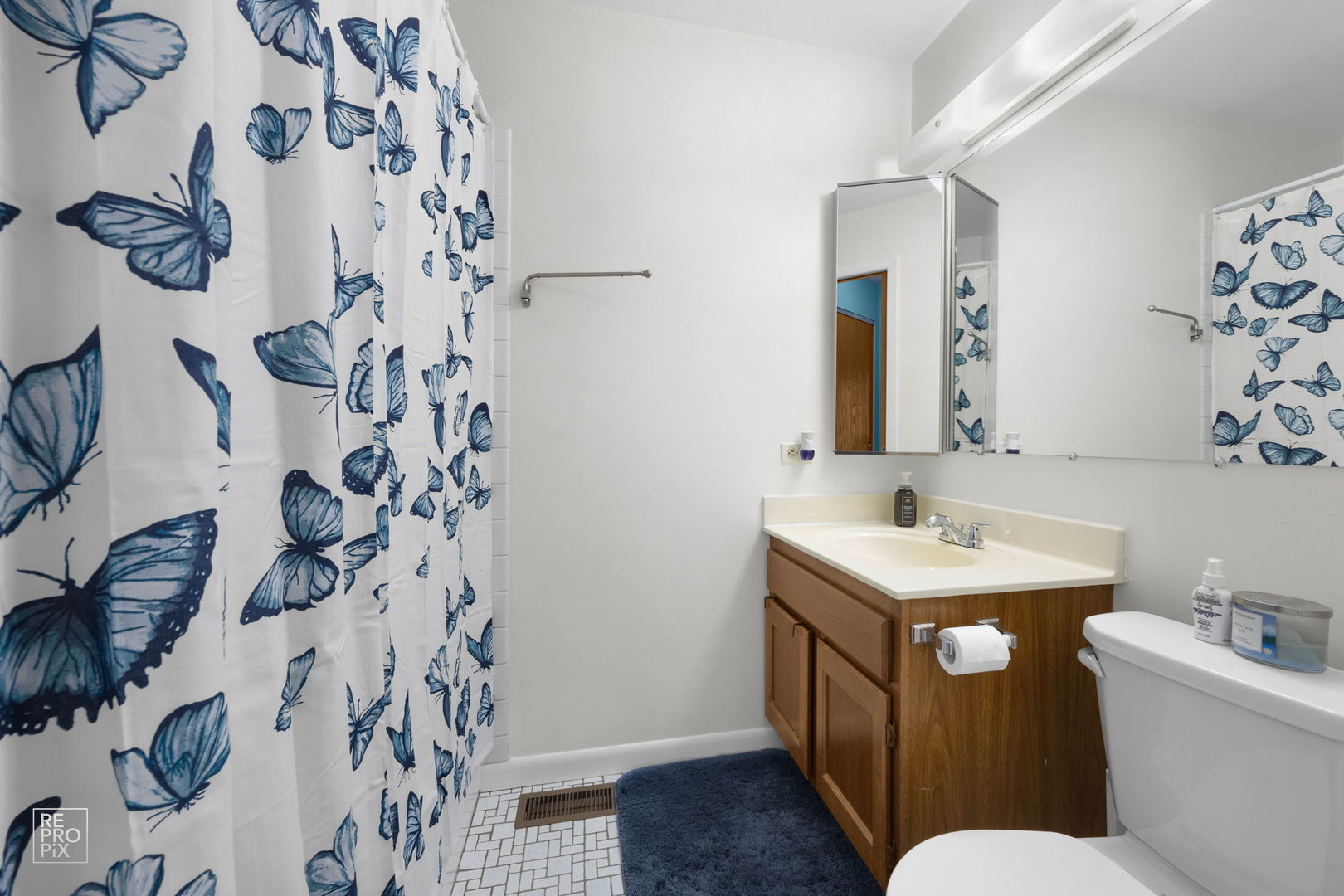 156 W Golf Road #E, Libertyville, IL 60048