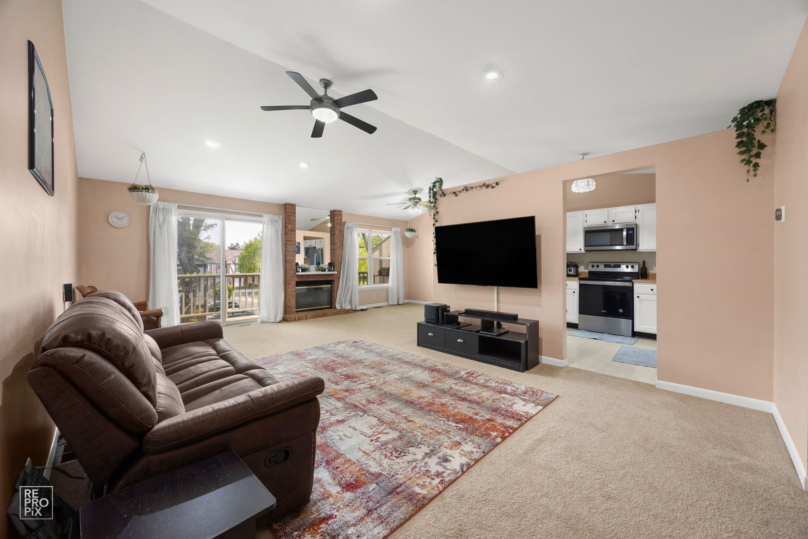156 W Golf Road #E, Libertyville, IL 60048