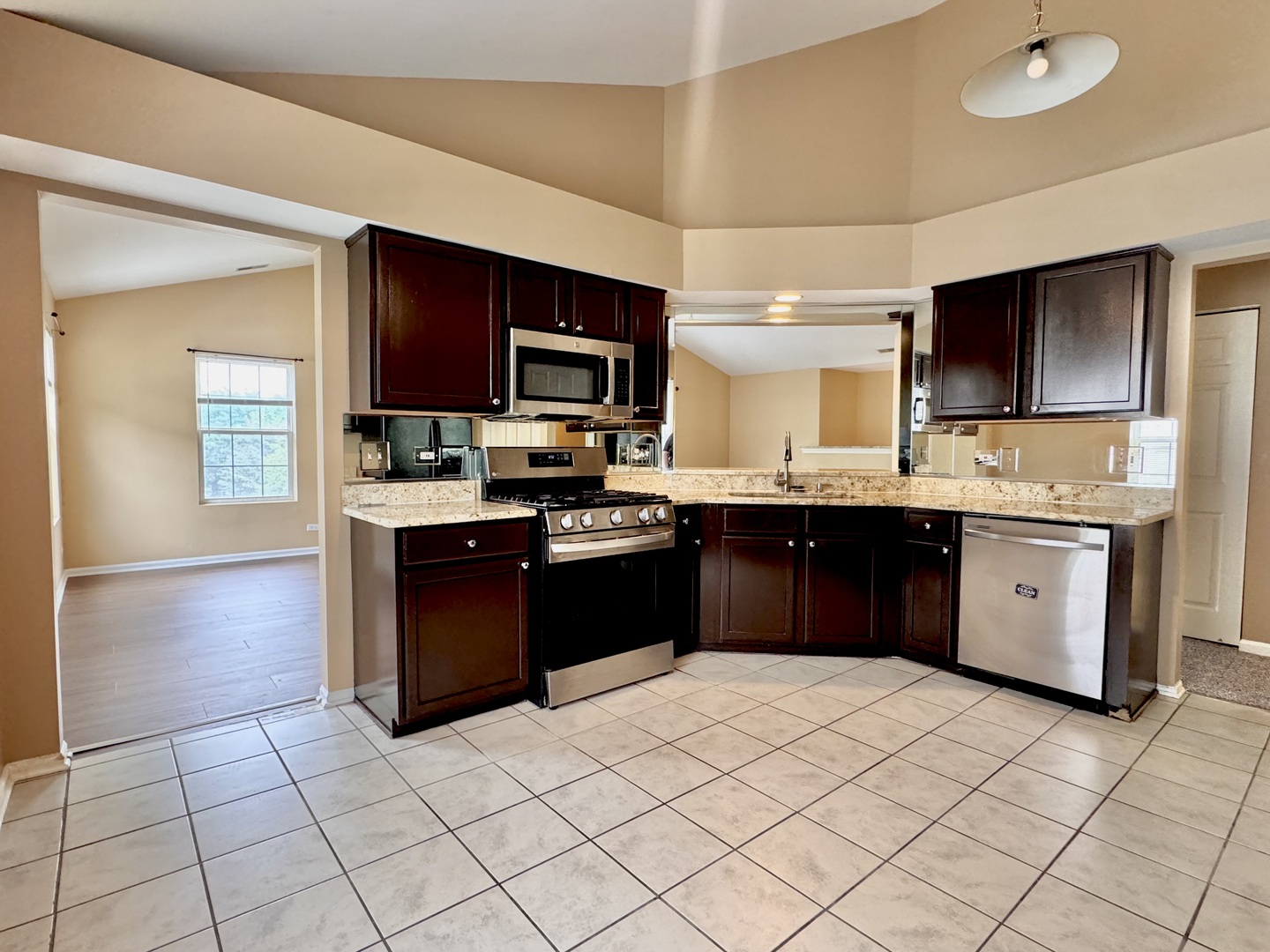 2905 STONEWATER Drive #2905, Naperville, IL 60564