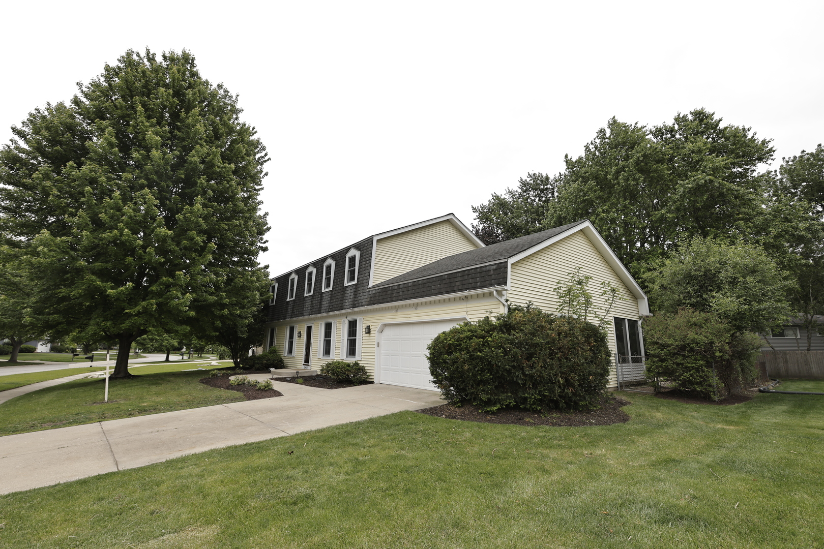 2418 Flambeau Drive, Naperville, IL 60564