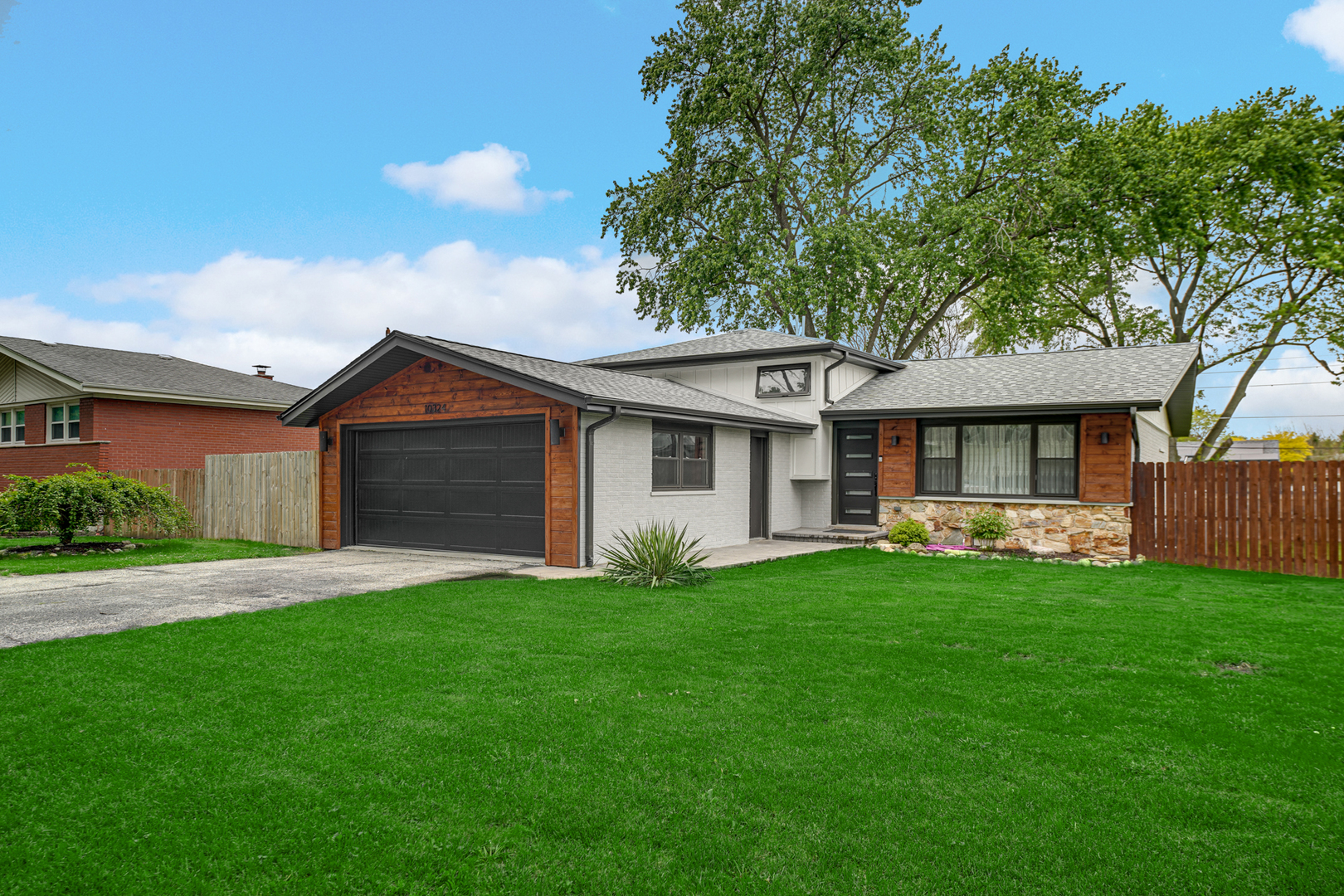 10324 S 81st Avenue, Palos Hills, IL 60465
