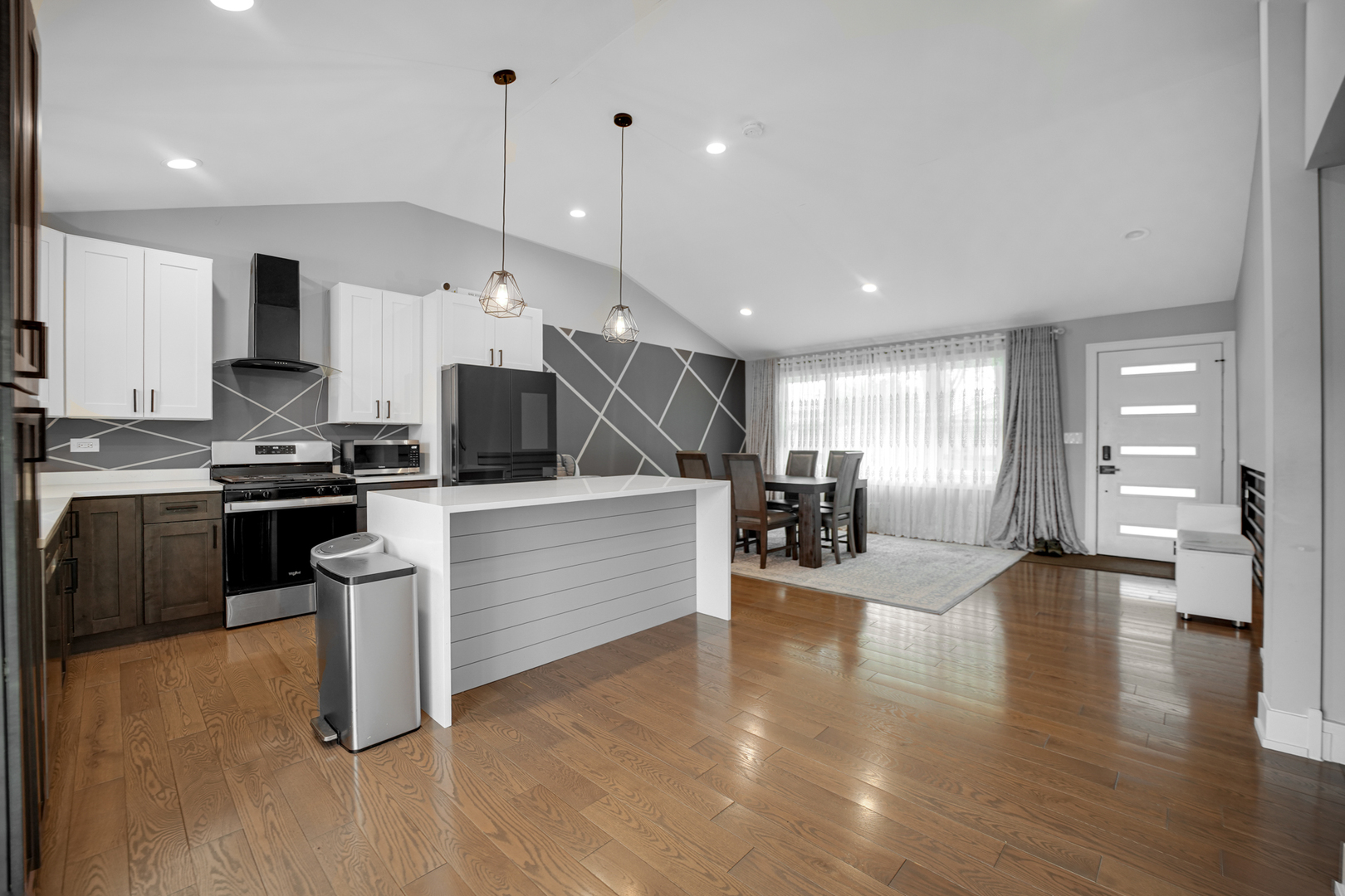 10324 S 81st Avenue, Palos Hills, IL 60465