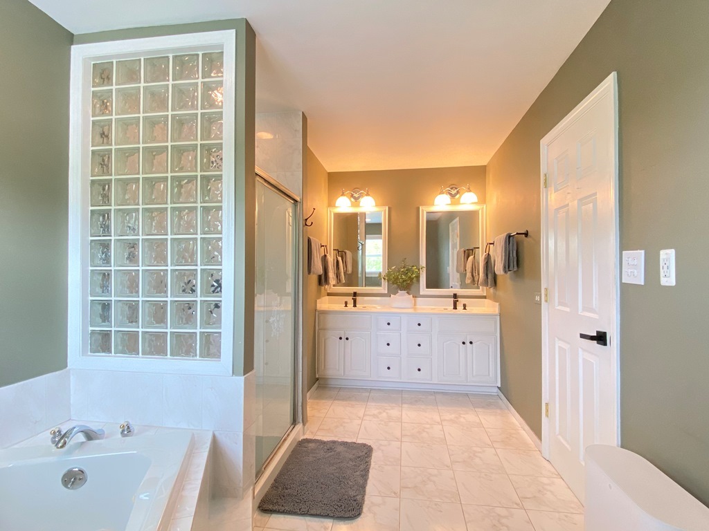 1073 Georgian Place #1073, Bartlett, IL 60103