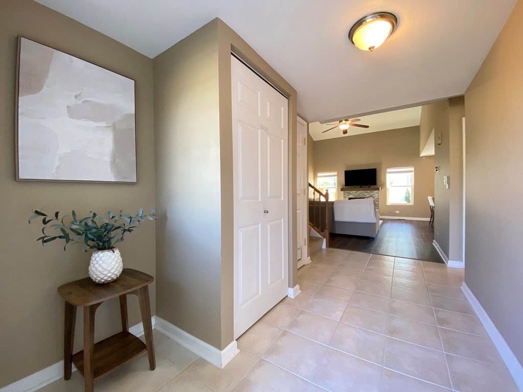1073 Georgian Place #1073, Bartlett, IL 60103