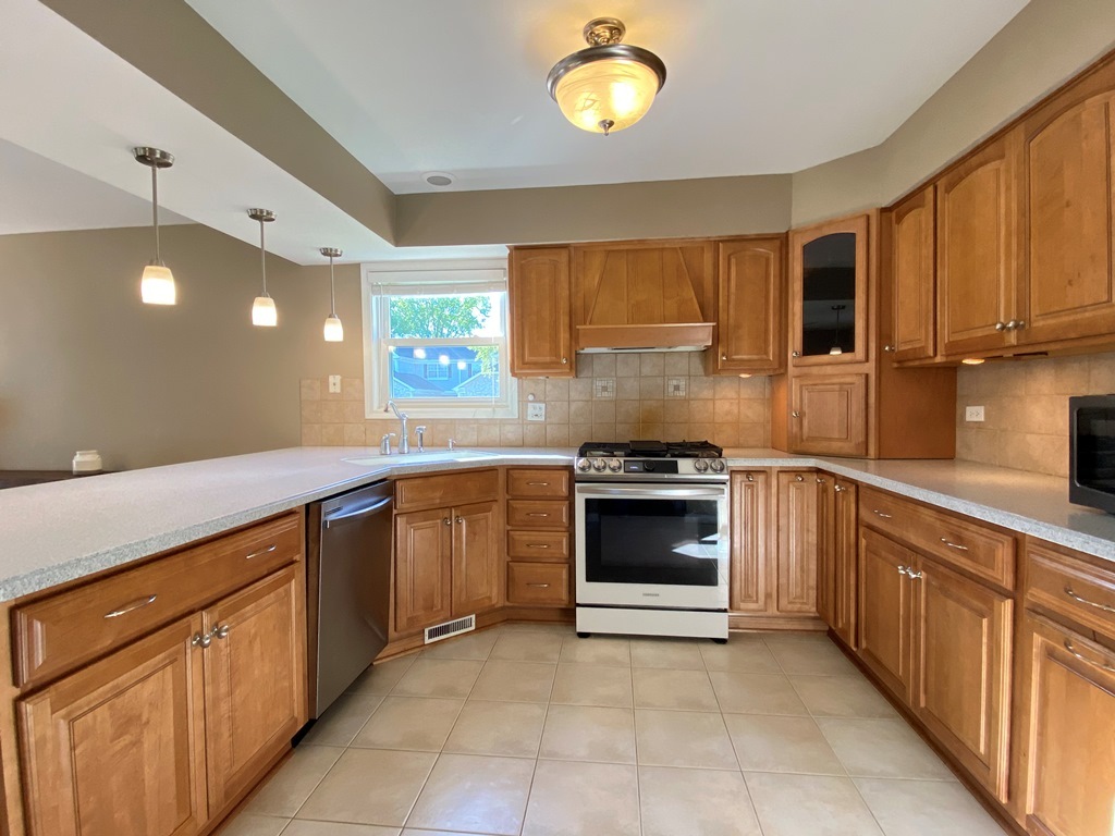 1073 Georgian Place #1073, Bartlett, IL 60103