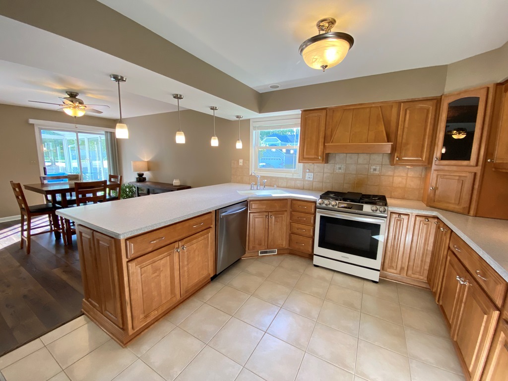 1073 Georgian Place #1073, Bartlett, IL 60103