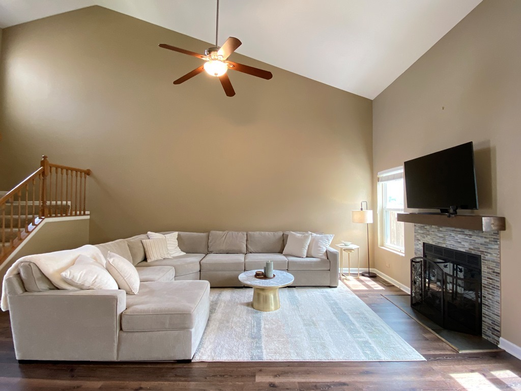 1073 Georgian Place #1073, Bartlett, IL 60103