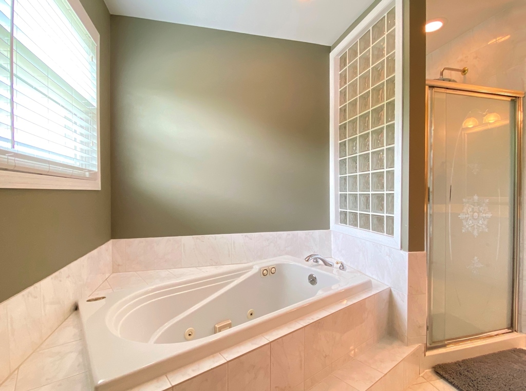 1073 Georgian Place #1073, Bartlett, IL 60103