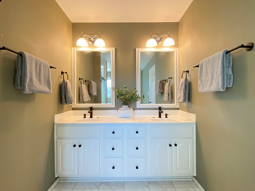 1073 Georgian Place #1073, Bartlett, IL 60103
