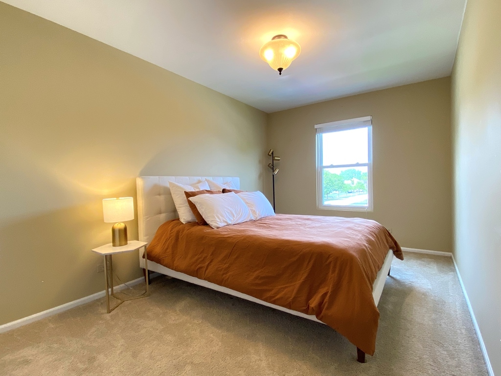 1073 Georgian Place #1073, Bartlett, IL 60103