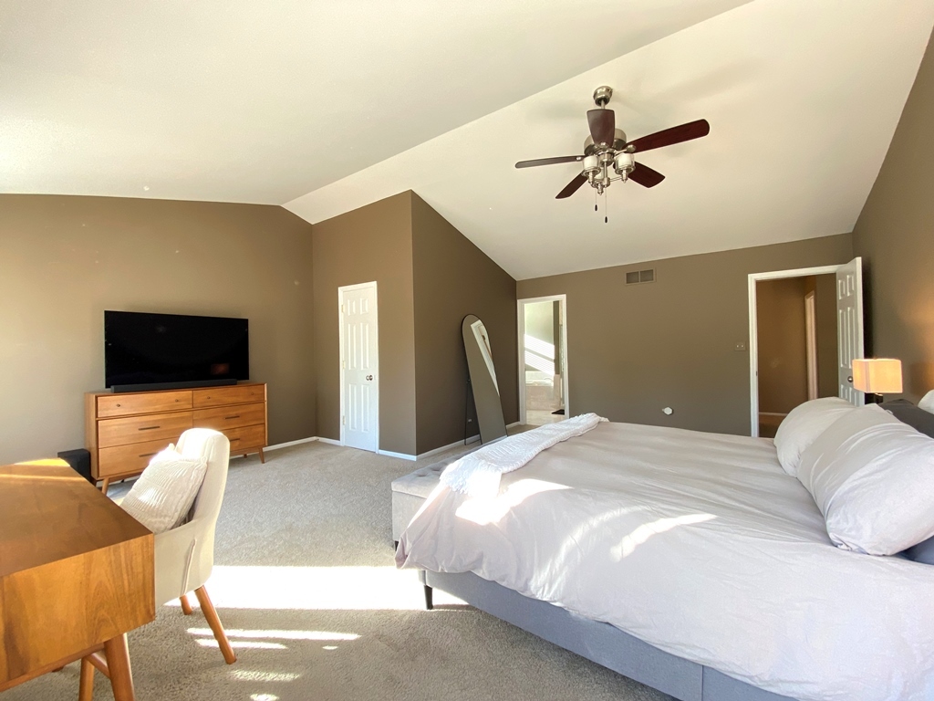 1073 Georgian Place #1073, Bartlett, IL 60103