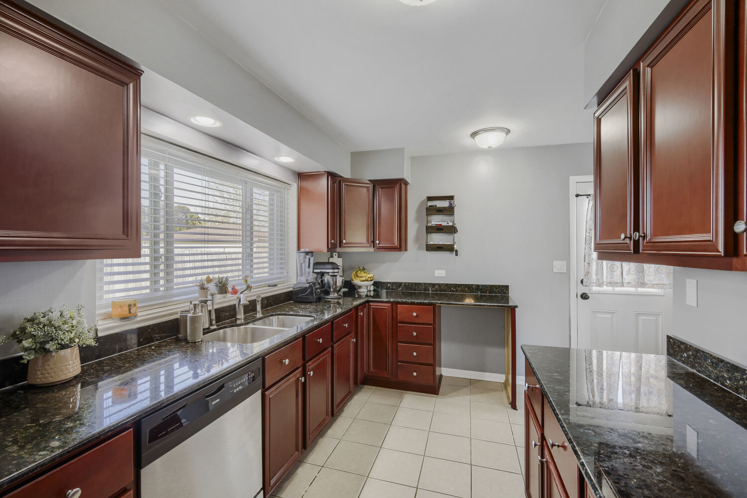 113 E Central Avenue, Lombard, IL 60148