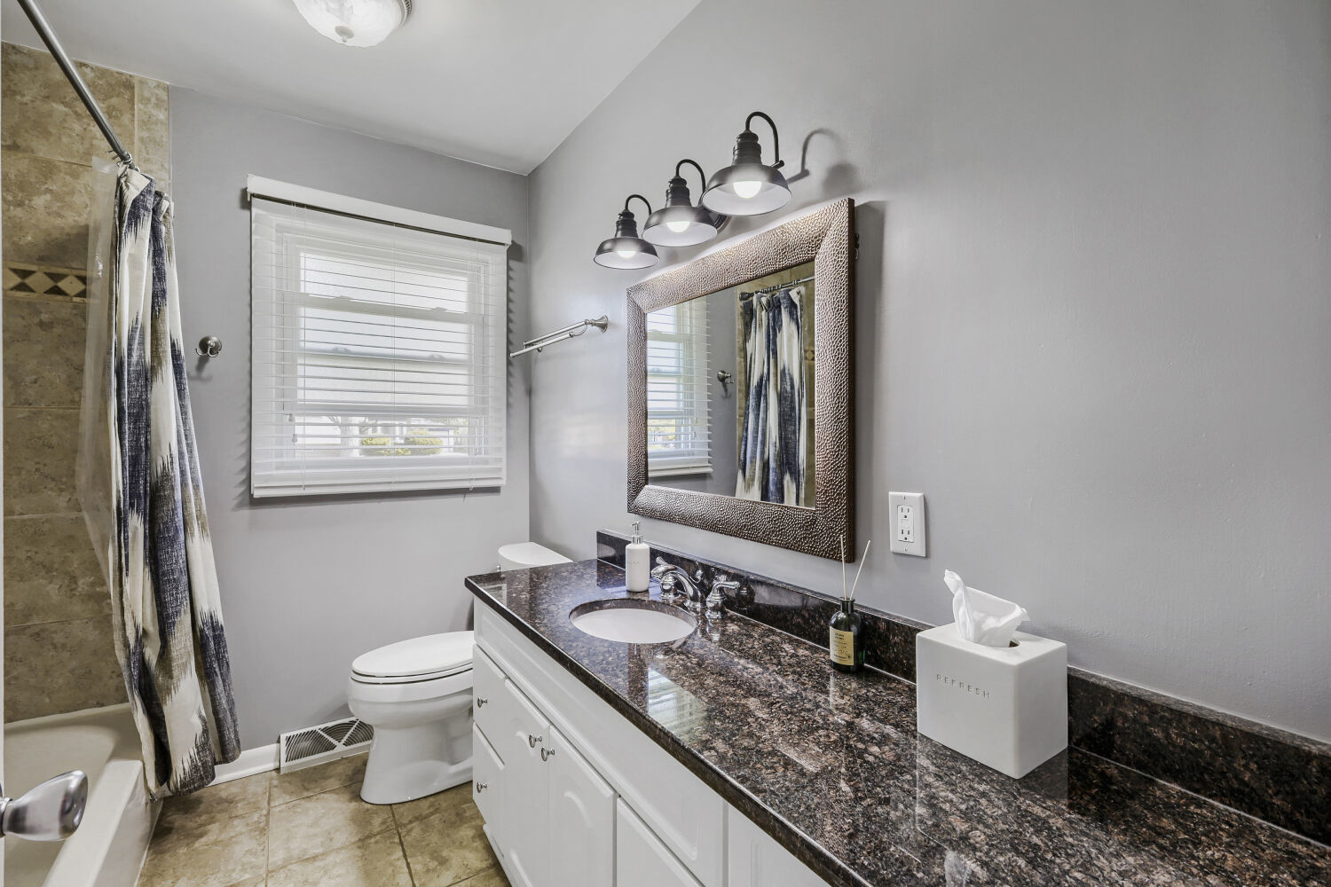 113 E Central Avenue, Lombard, IL 60148
