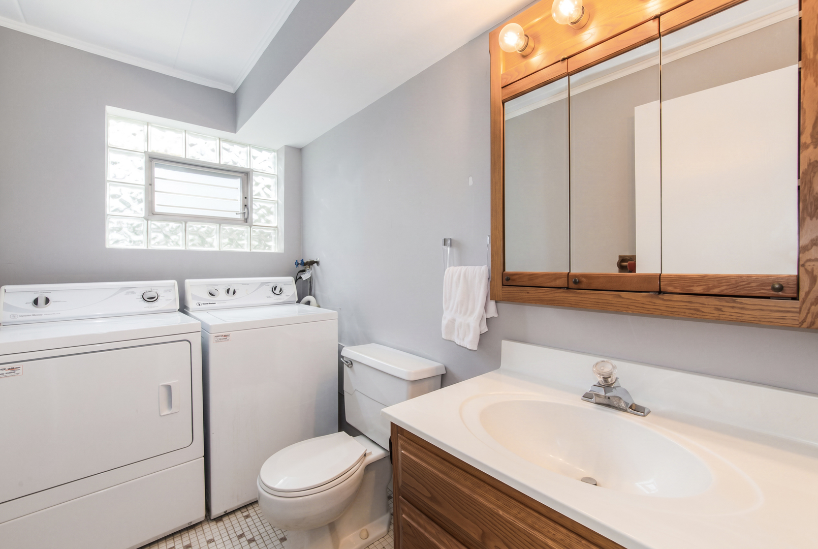 6126 S Kensington Avenue #C, Countryside, IL 60525