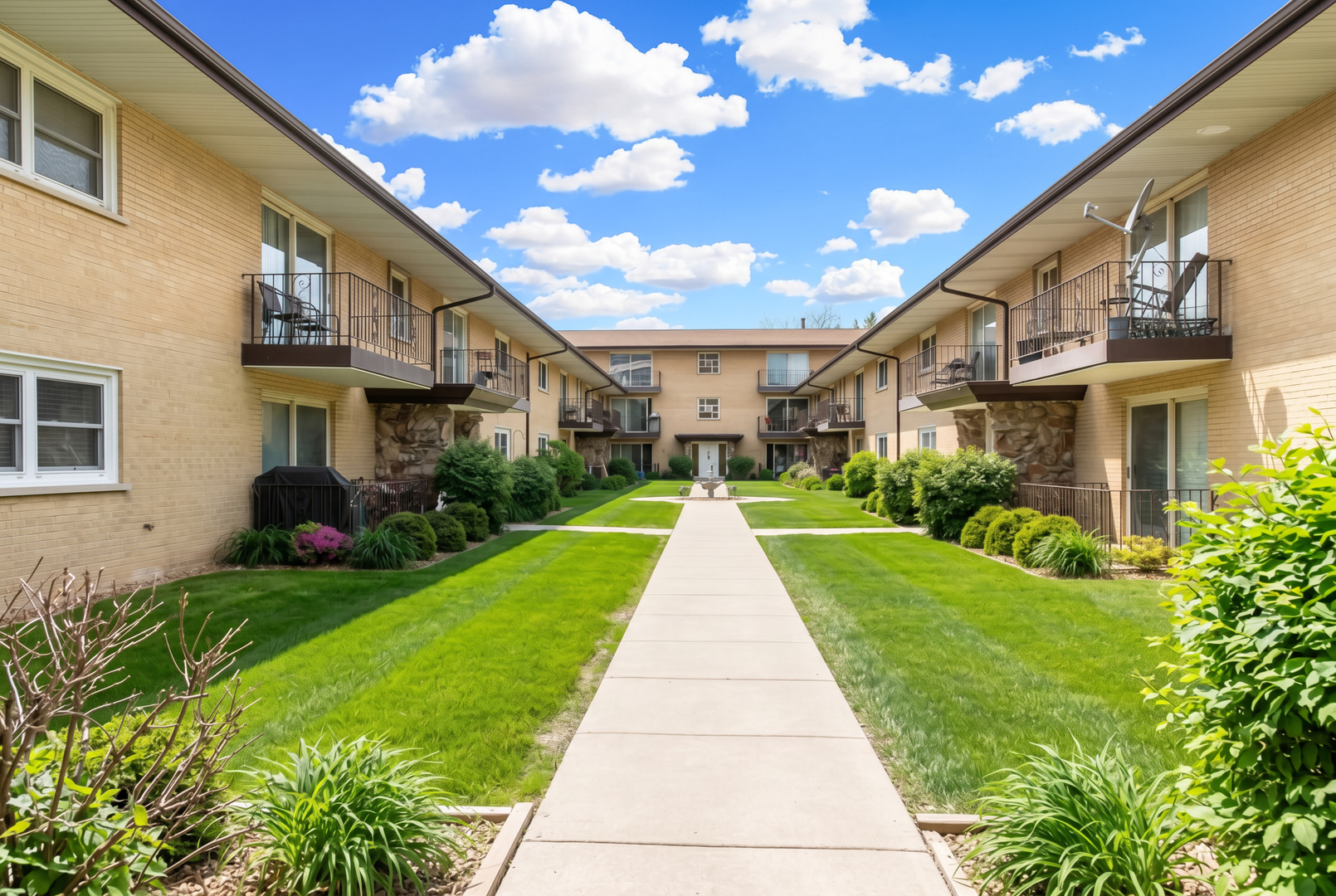 6126 S Kensington Avenue #C, Countryside, IL 60525
