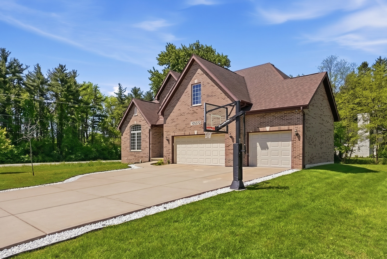 10S372 Tim Court, Willowbrook, IL 60527