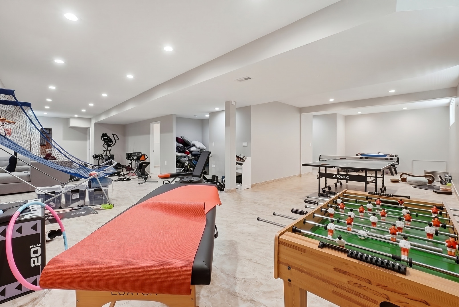 10S372 Tim Court, Willowbrook, IL 60527