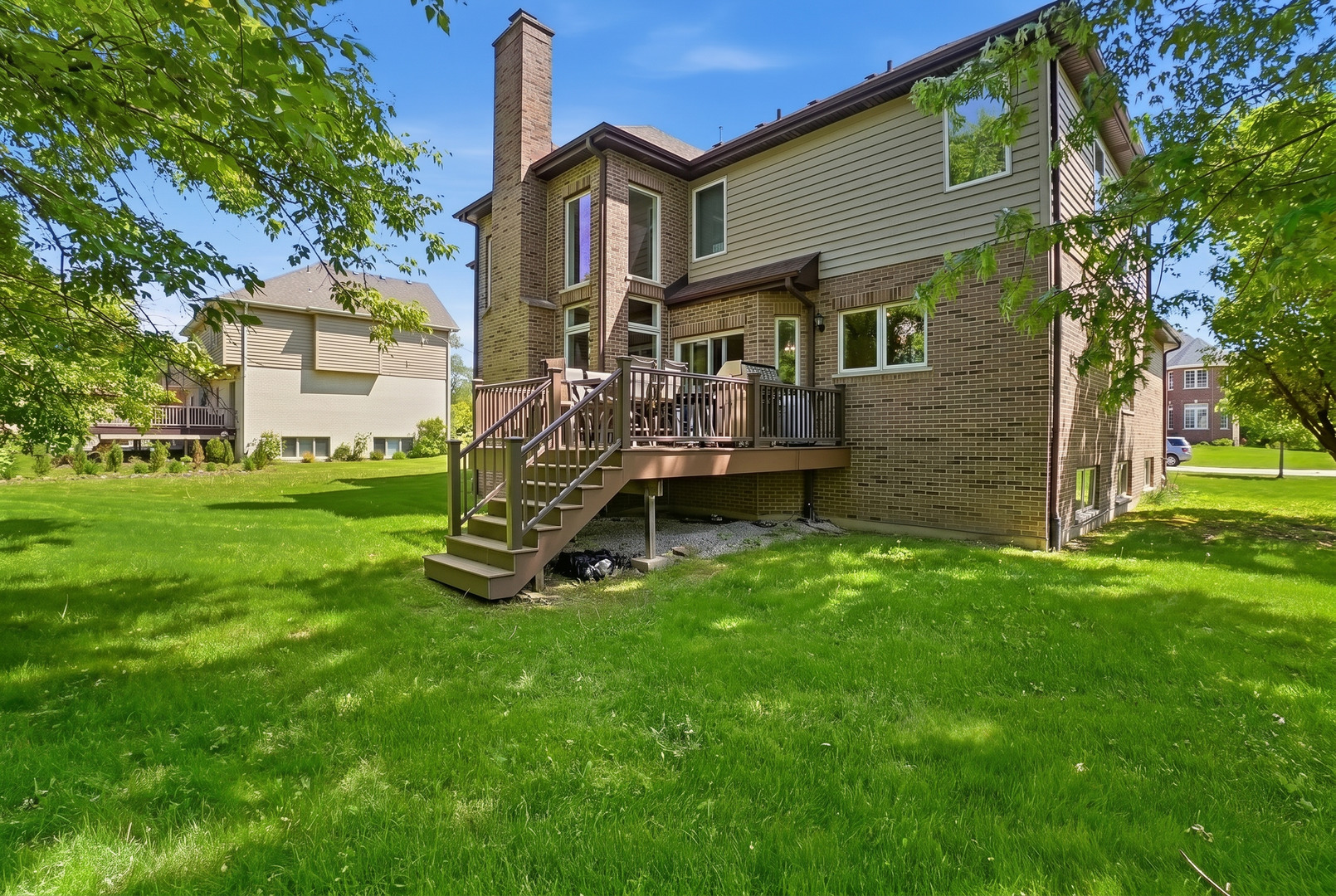 10S372 Tim Court, Willowbrook, IL 60527