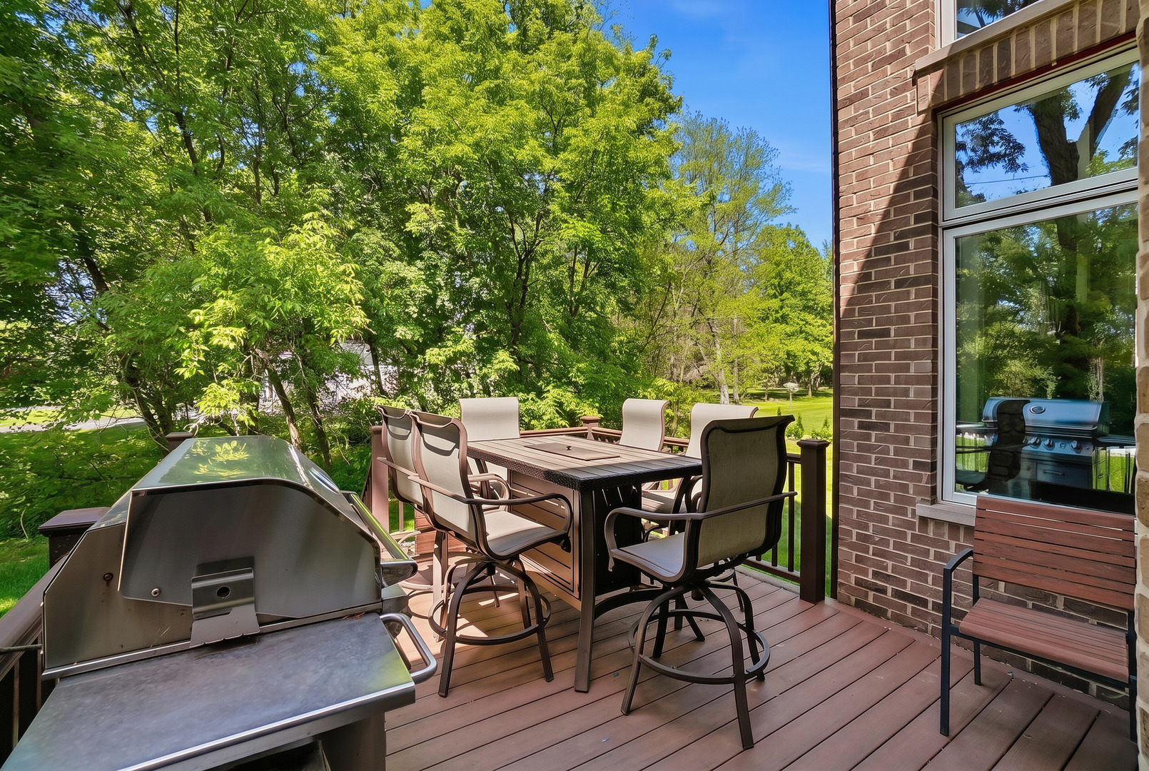 10S372 Tim Court, Willowbrook, IL 60527