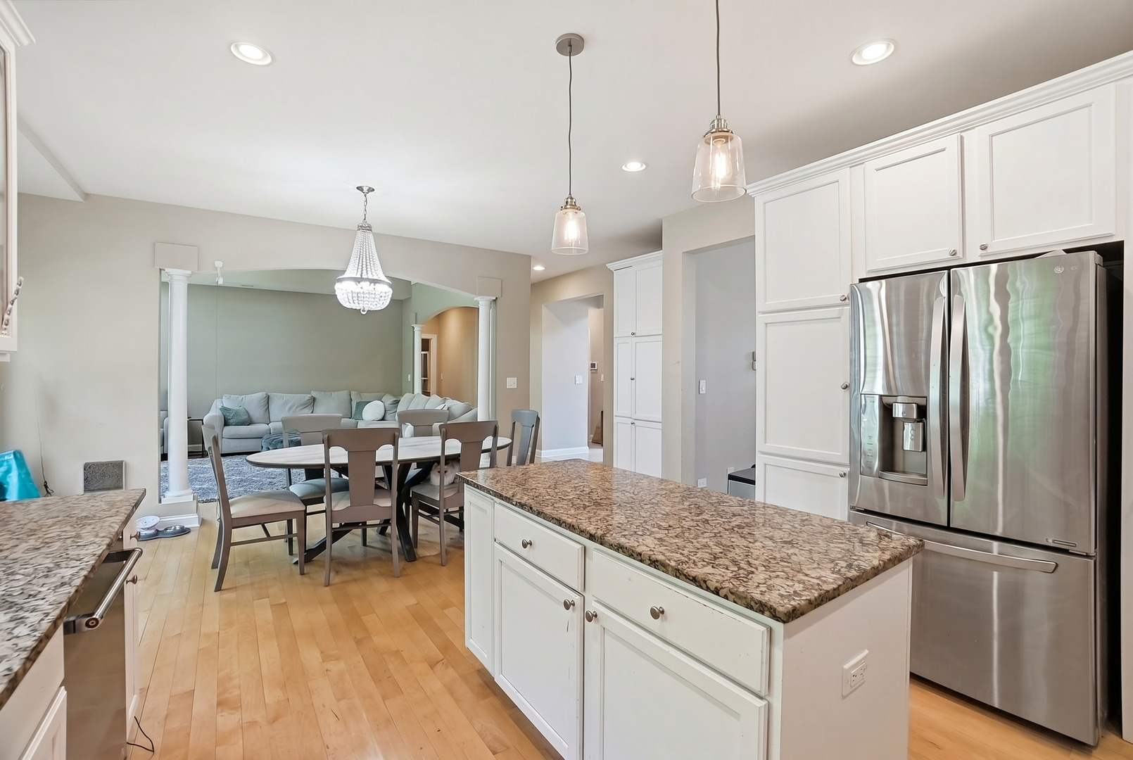 10S372 Tim Court, Willowbrook, IL 60527