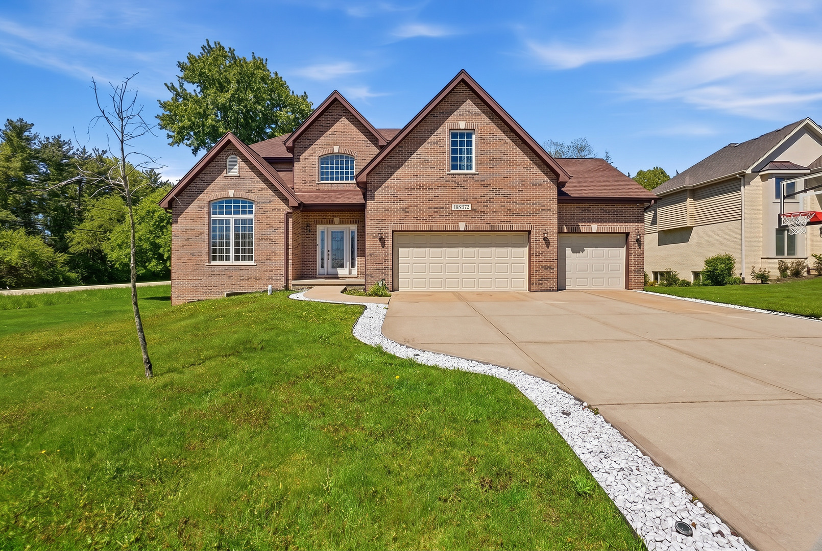 10S372 Tim Court, Willowbrook, IL 60527