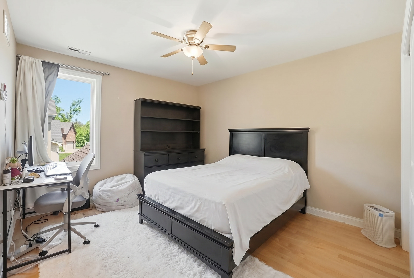10S372 Tim Court, Willowbrook, IL 60527
