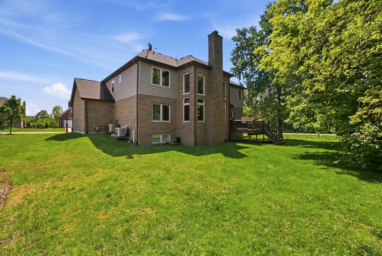 10S372 Tim Court, Willowbrook, IL 60527