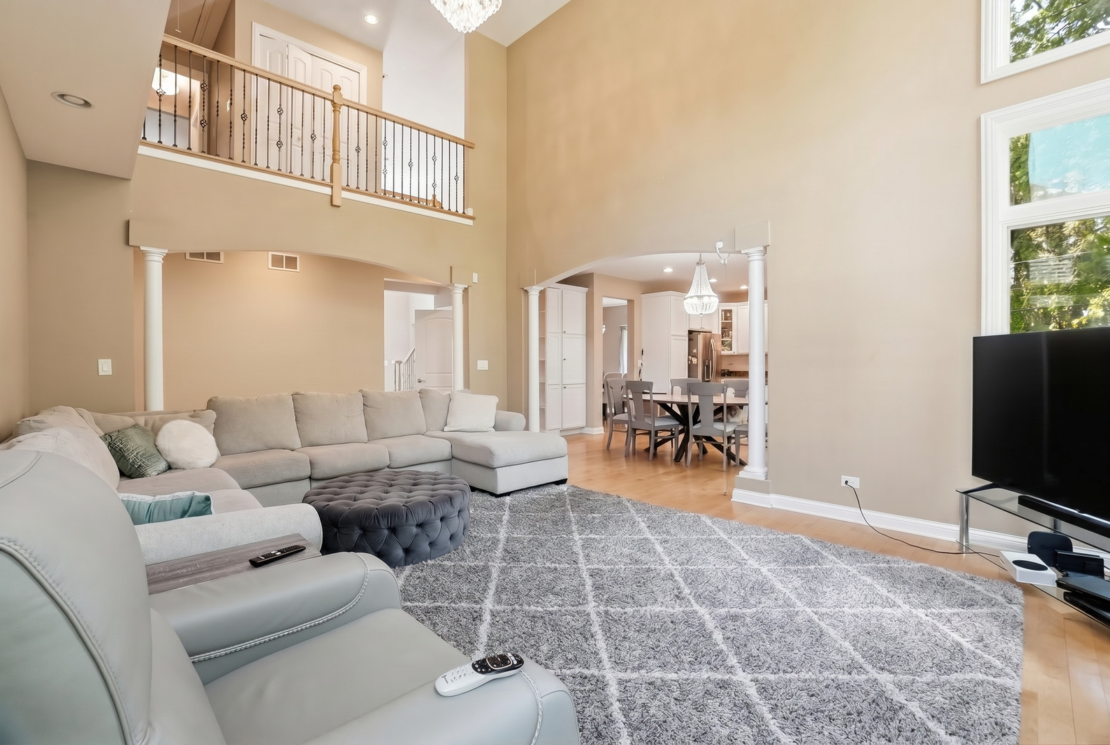 10S372 Tim Court, Willowbrook, IL 60527