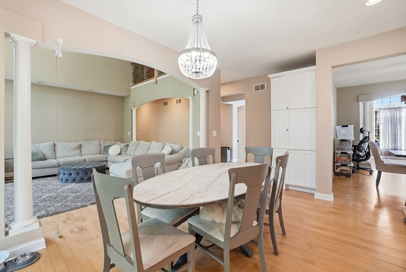 10S372 Tim Court, Willowbrook, IL 60527
