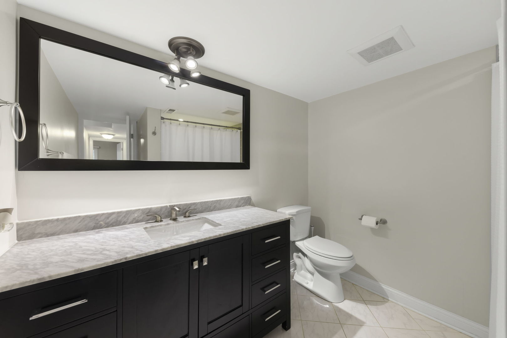 525 Cumnor Road #306, Westmont, IL 60559