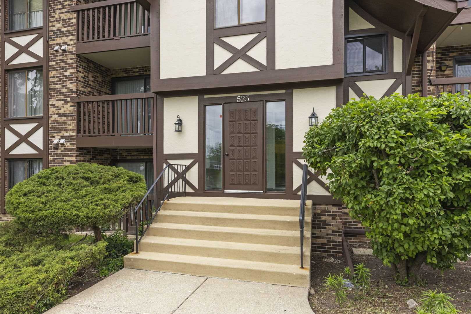 525 Cumnor Road #306, Westmont, IL 60559