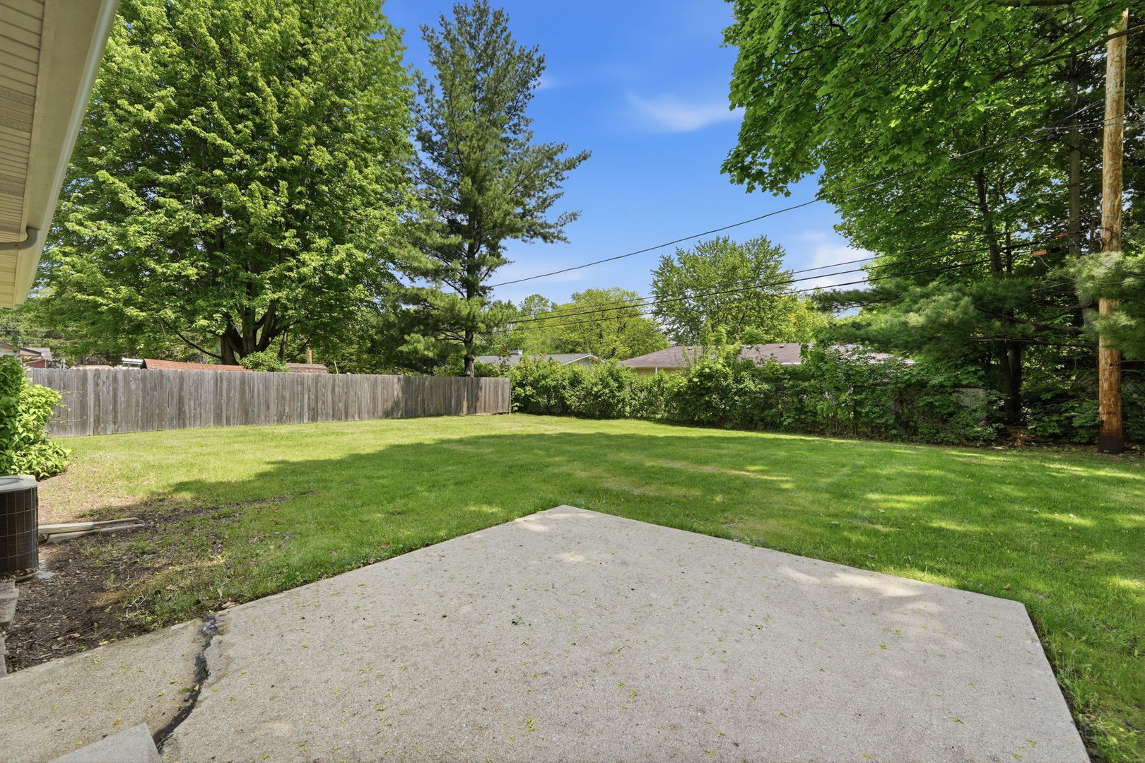 152 Crestwood Drive, East Dundee, IL 60118