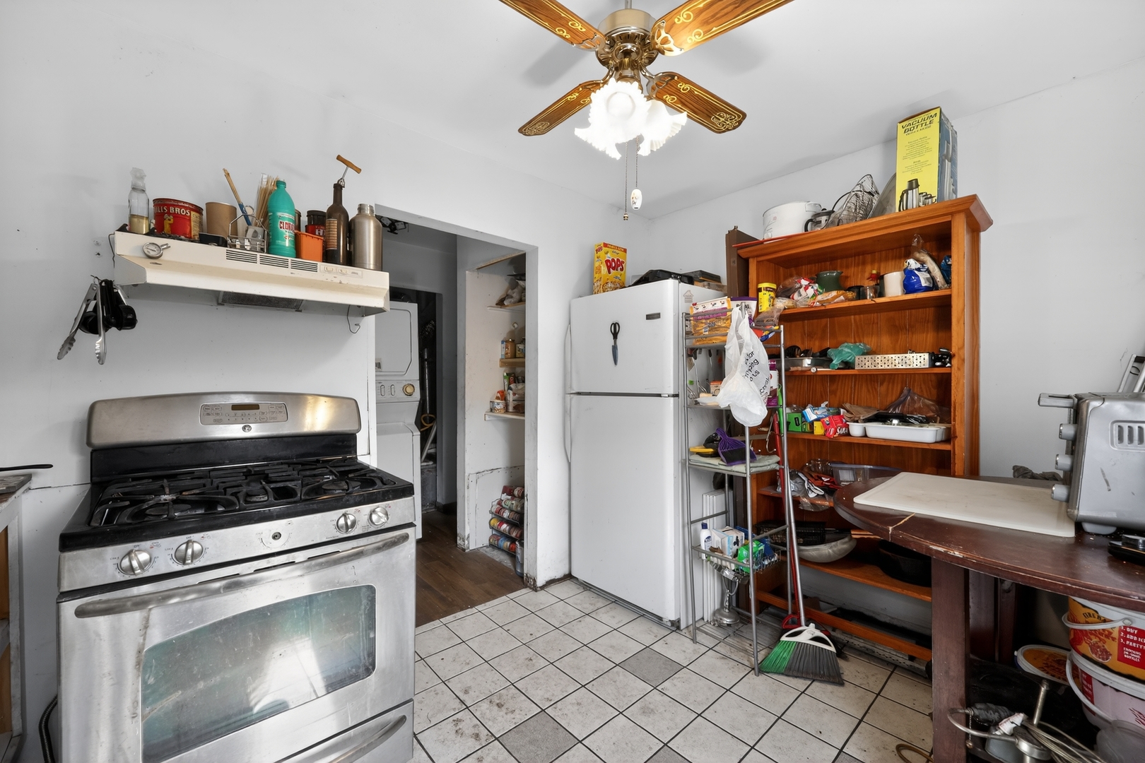 110 W Valley View Drive, McHenry, IL 60051