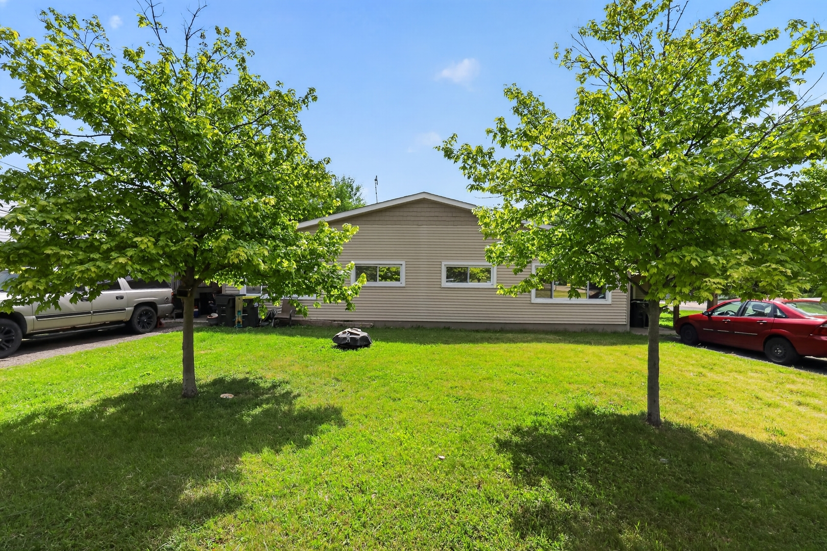 110 W Valley View Drive, McHenry, IL 60051