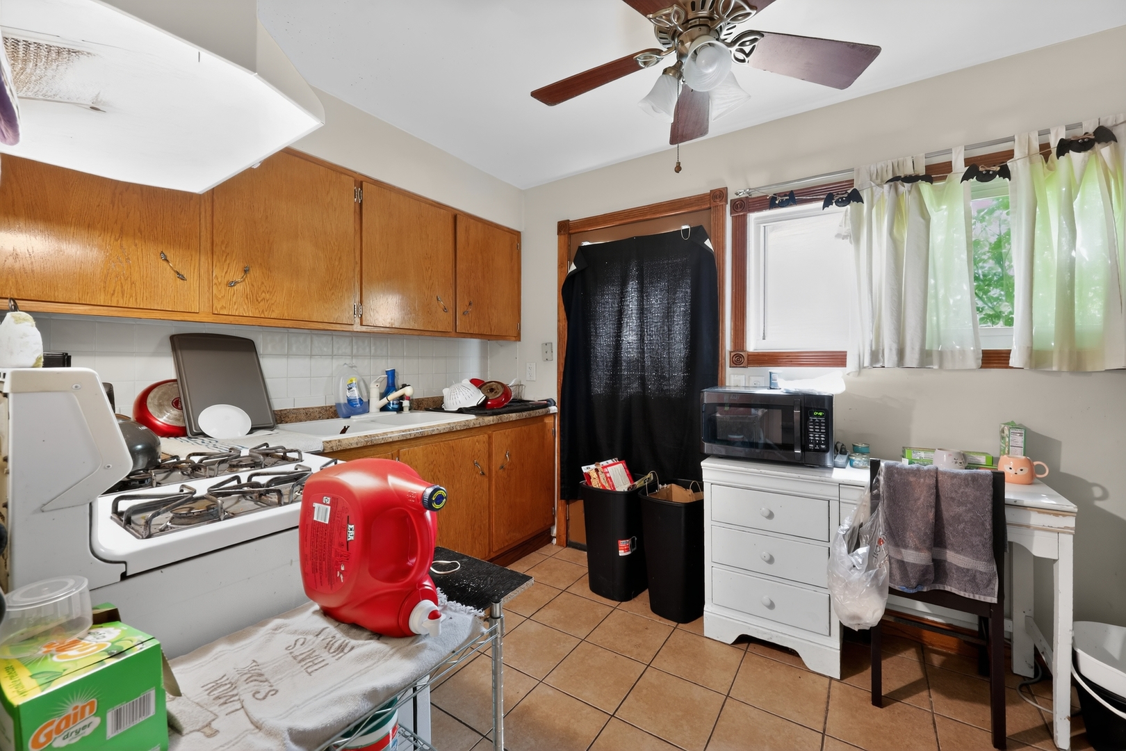 110 W Valley View Drive, McHenry, IL 60051