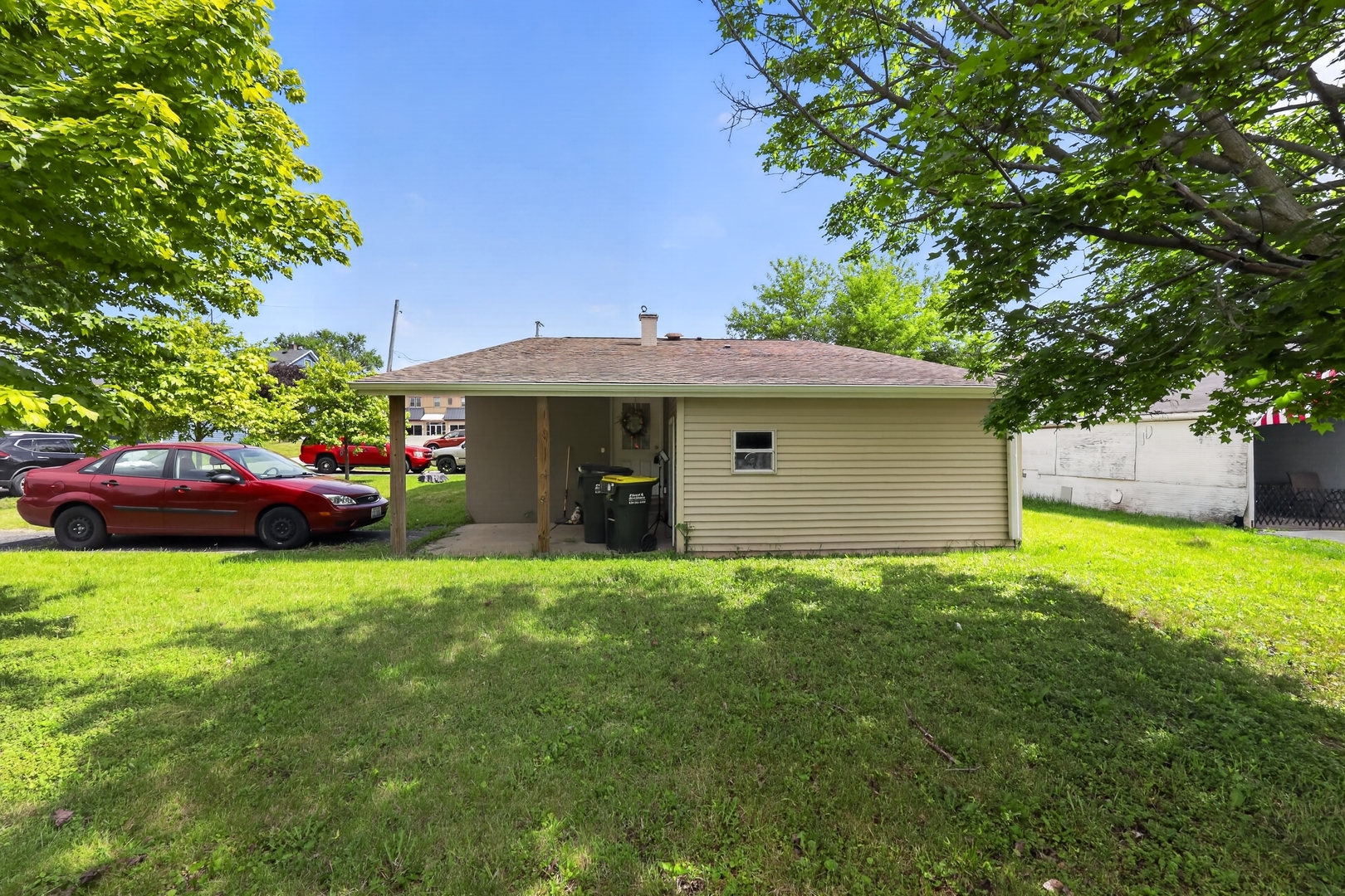 110 W Valley View Drive, McHenry, IL 60051