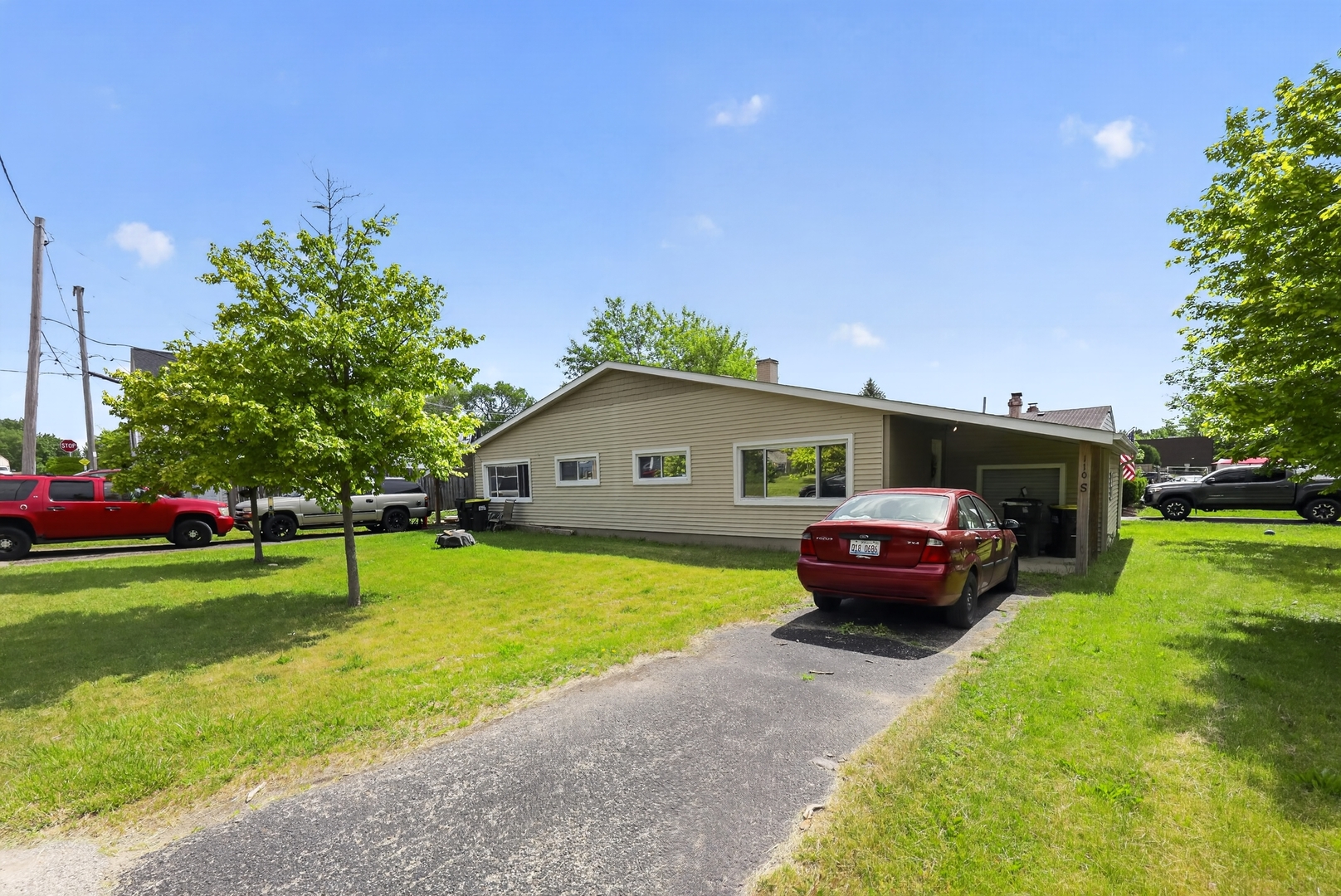 110 W Valley View Drive, McHenry, IL 60051