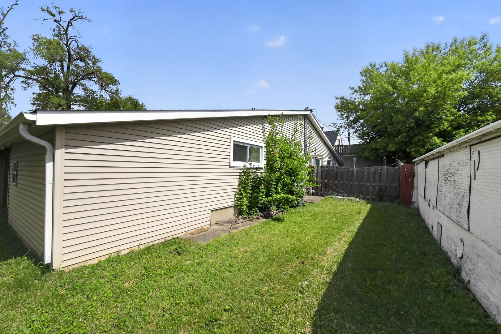 110 W Valley View Drive, McHenry, IL 60051