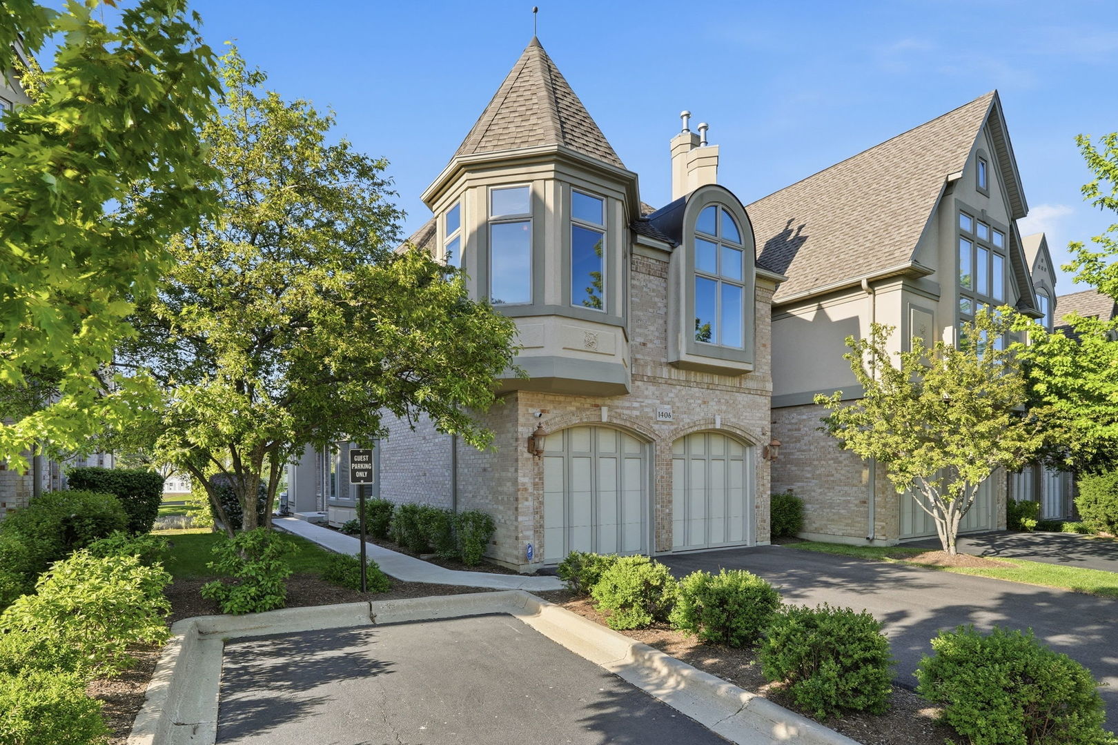 1406 W Rue Paris Place, Inverness, IL 60067